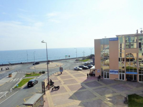 1 chambre port de plaisance a mi chemin centre ville et plages